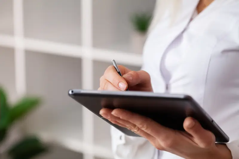 Tablet-optimized EHR interface in clinical setting